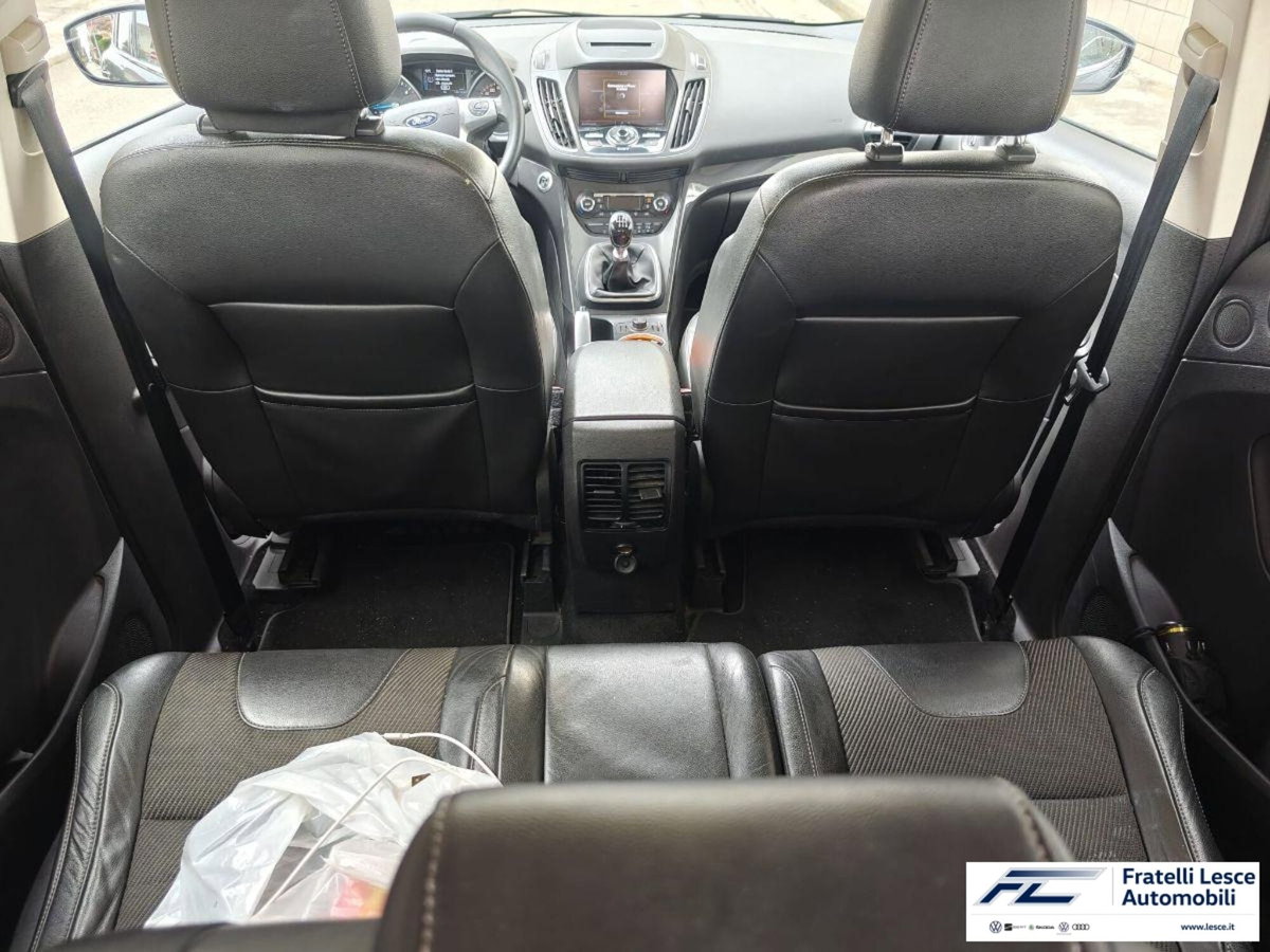 Ford Kuga 2.0 TDCI 150 CV S&S 4WD Titanium X (10)