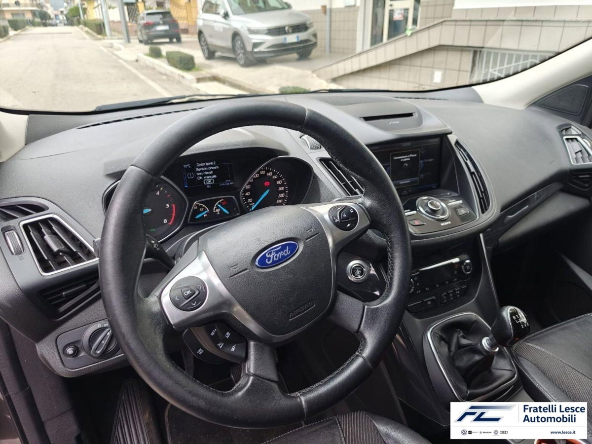 Ford Kuga 2.0 TDCI 150 CV S&S 4WD Titanium X (4)