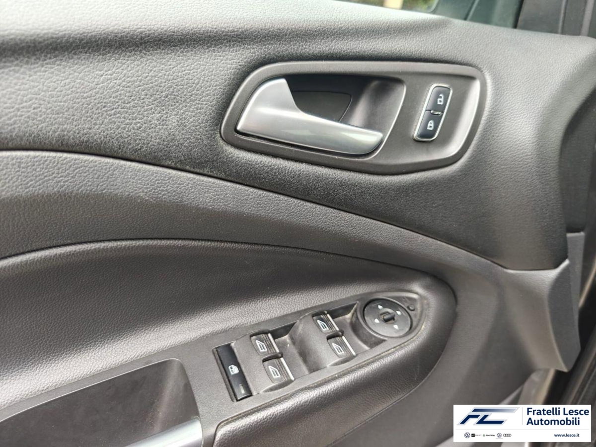 Ford Kuga 2.0 TDCI 150 CV S&S 4WD Titanium X (6)