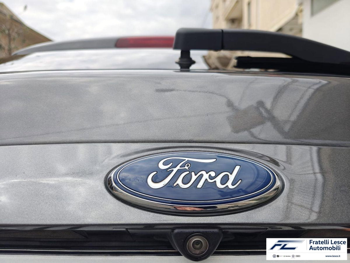 Ford Kuga 2.0 TDCI 150 CV S&S 4WD Titanium X (8)