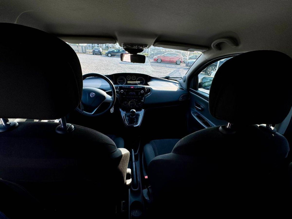 Lancia Ypsilon 1.2 69 CV 5 porte Silver (10)
