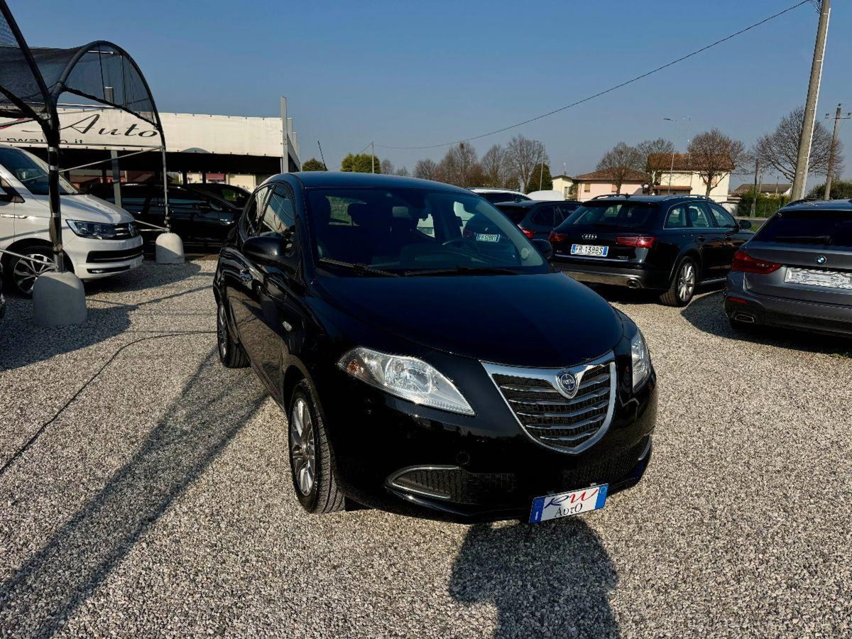 Lancia Ypsilon 1.2 69 CV 5 porte Silver (2)