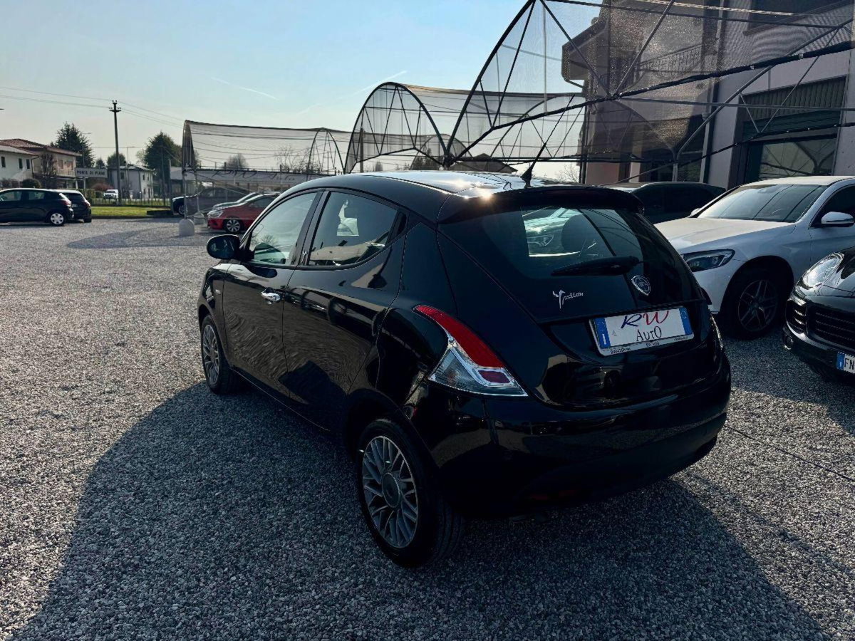 Lancia Ypsilon 1.2 69 CV 5 porte Silver (4)