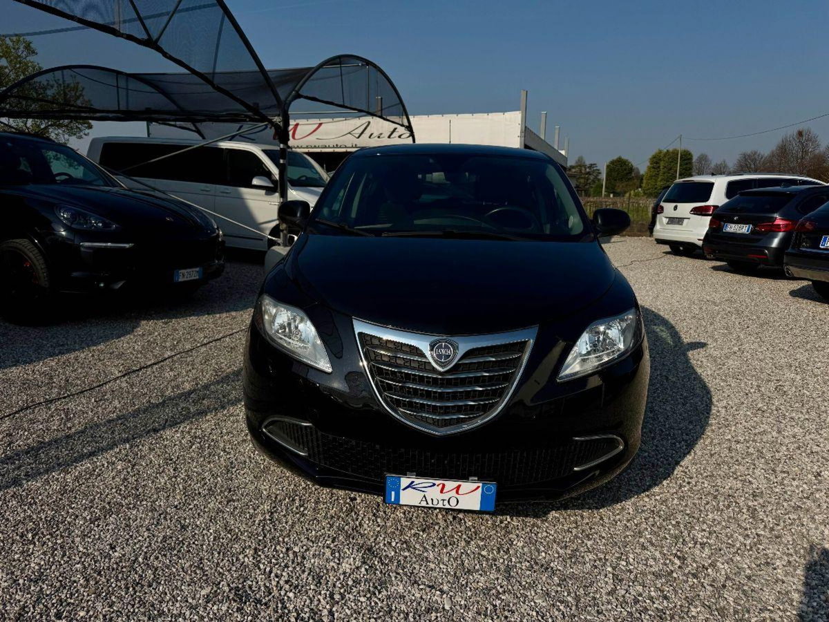 Lancia Ypsilon 1.2 69 CV 5 porte Silver (6)