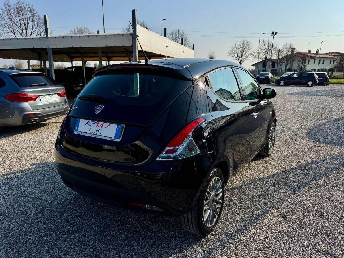 Lancia Ypsilon 1.2 69 CV 5 porte Silver (7)