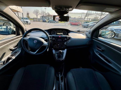 Lancia Ypsilon 1.2 69 CV 5 porte Silver (8)