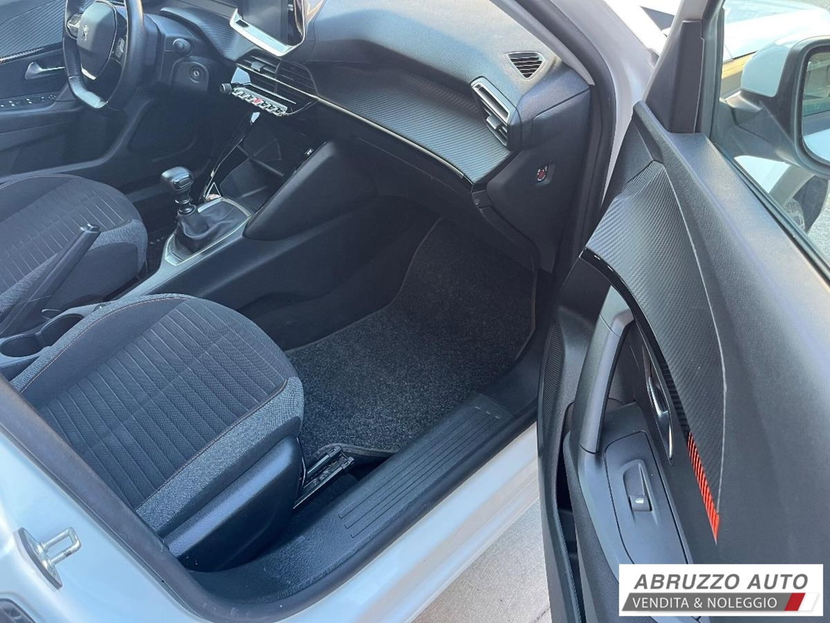 Peugeot 2008 PureTech 100 S&S Active (12)