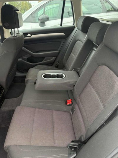 Volkswagen Passat Variant 1.6 TDI SCR DSG Business BMT (18)