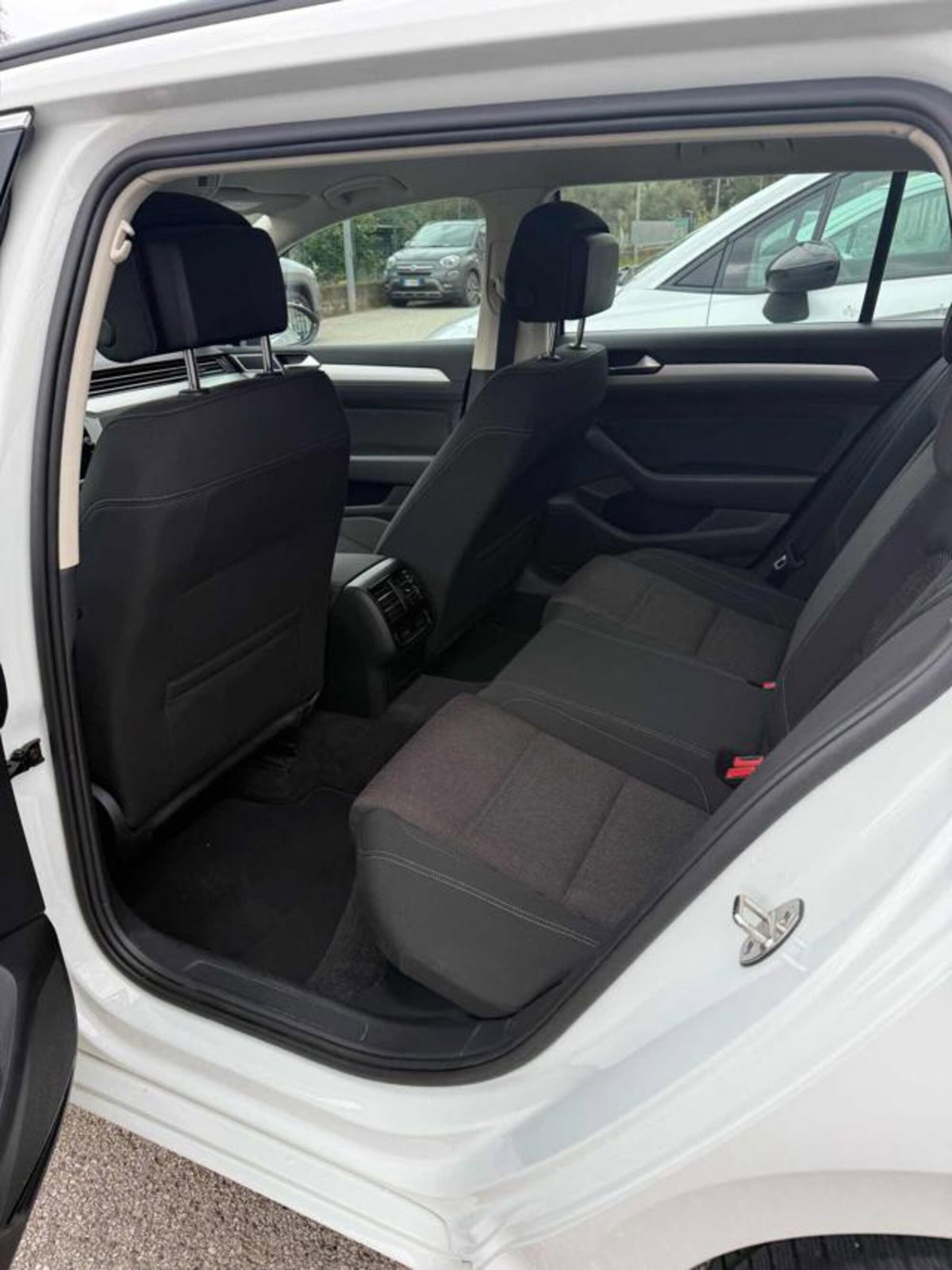 Volkswagen Passat Variant 1.6 TDI SCR DSG Business BMT (16)