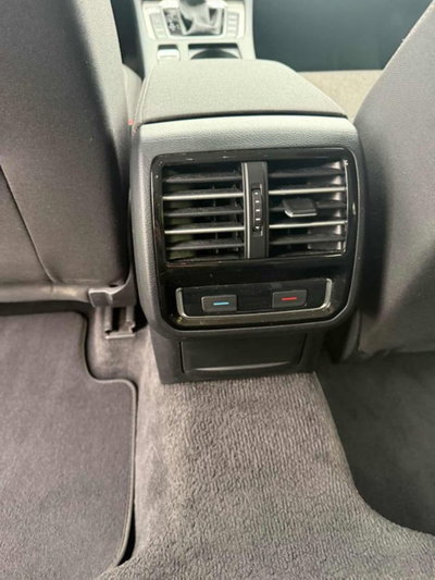Volkswagen Passat Variant 1.6 TDI SCR DSG Business BMT (17)