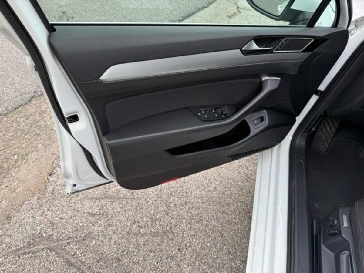 Volkswagen Passat Variant 1.6 TDI SCR DSG Business BMT (3)