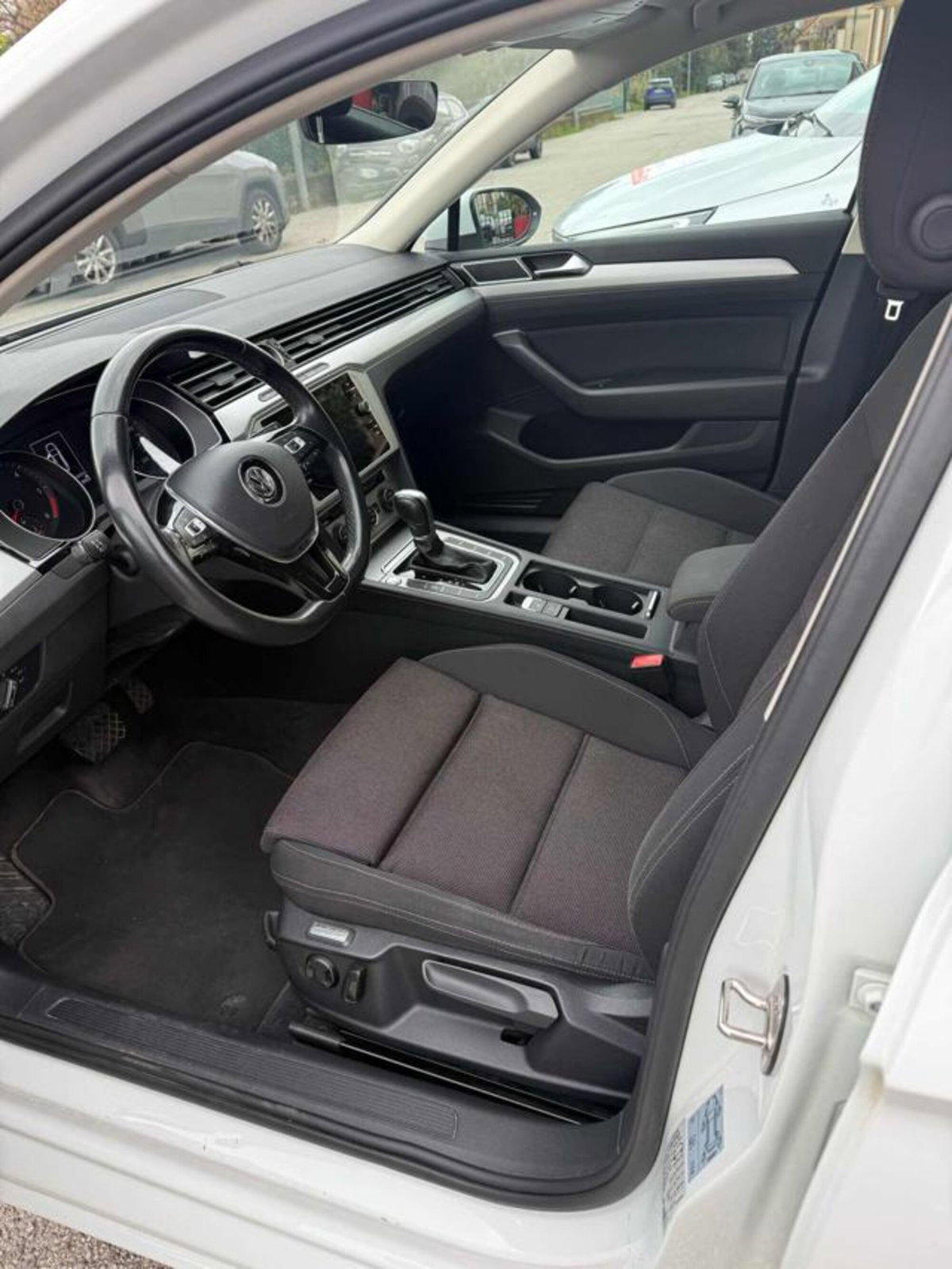 Volkswagen Passat Variant 1.6 TDI SCR DSG Business BMT (4)