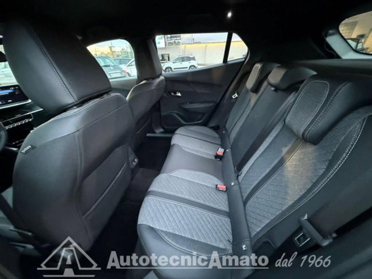 Peugeot 2008 PureTech 100 S&S Allure Pack (12)