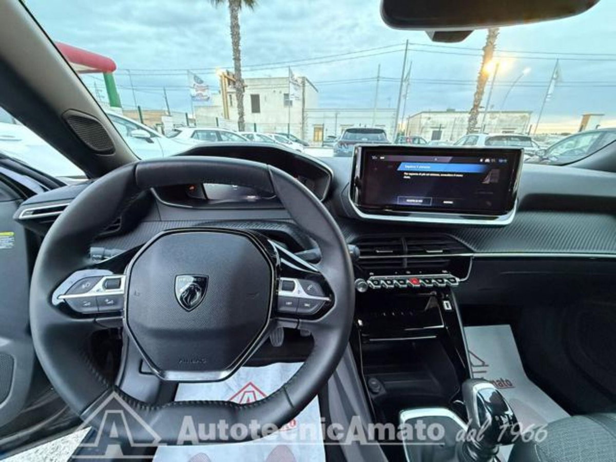 Peugeot 2008 PureTech 100 S&S Allure Pack (8)