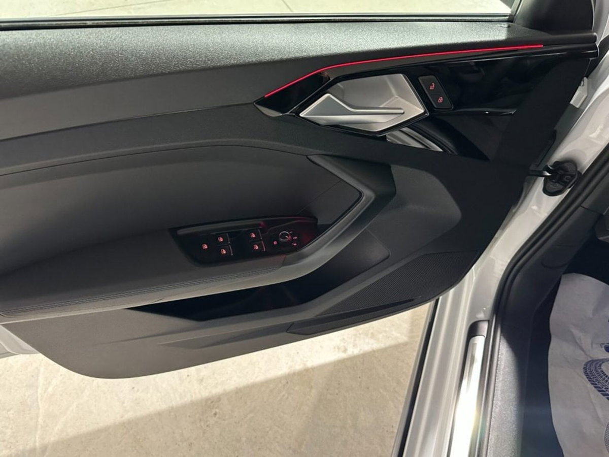 Audi A1 Sportback 30 TFSI S tronic Identity Black (12)