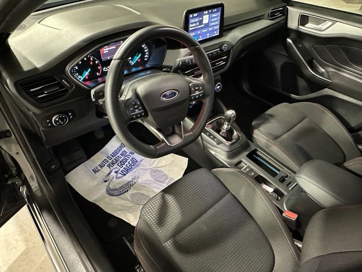 Ford Focus 1.0 EcoBoost Hybrid 125 CV Power. 5p. ST-Line Design (6)