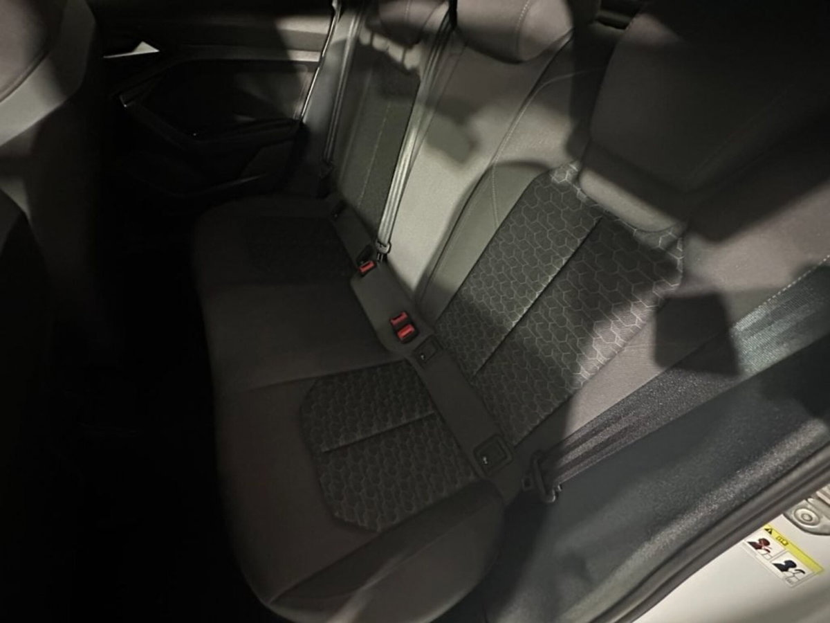 Audi A1 Sportback 30 TFSI S tronic Identity Black (11)