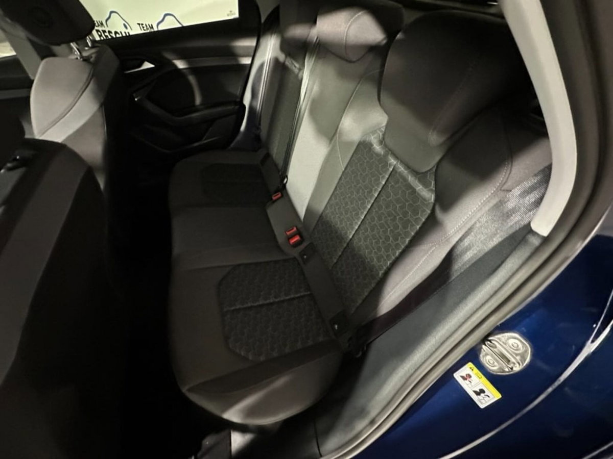 Audi A1 Sportback 30 TFSI S tronic Identity Black (6)