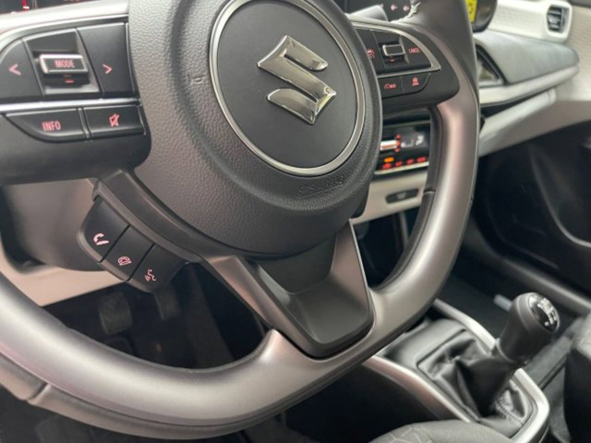 Suzuki Swift 1.2h Top 2wd (16)