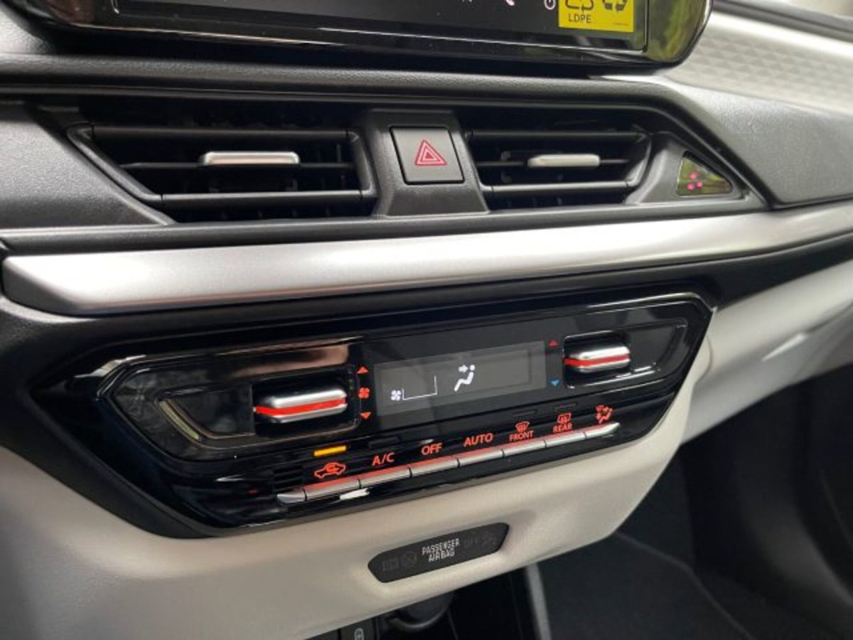 Suzuki Swift 1.2h Top 2wd (9)