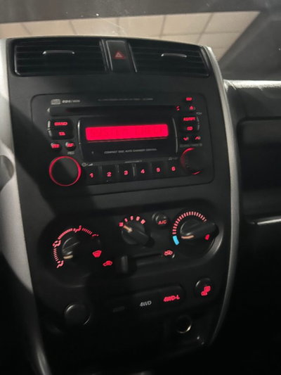 Suzuki Jimny 1.5 DDiS cat 4WD JLX Più (8)