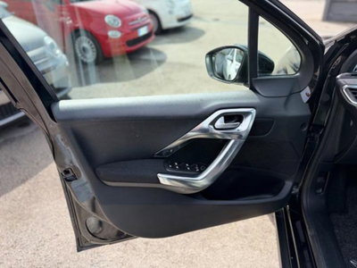 Peugeot 2008 120 EAT6 S&S Black Matt (10)