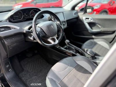 Peugeot 2008 120 EAT6 S&S Black Matt (11)