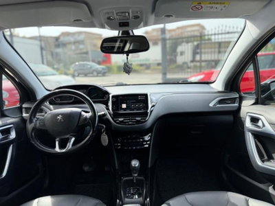 Peugeot 2008 120 EAT6 S&S Black Matt (14)