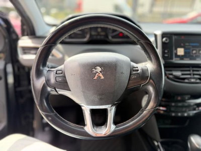 Peugeot 2008 120 EAT6 S&S Black Matt (15)