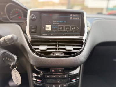 Peugeot 2008 120 EAT6 S&S Black Matt (16)