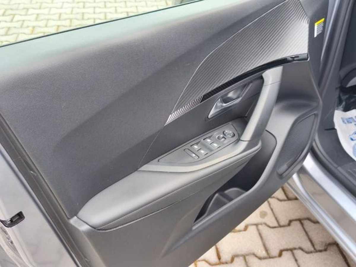 Peugeot 2008 BlueHDi 130 S&S EAT8 Allure Pack (10)