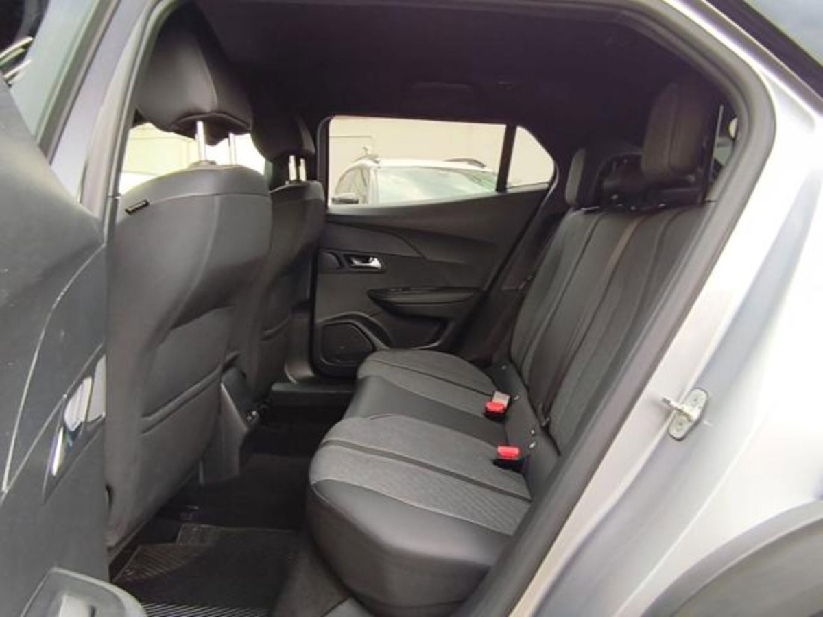 Peugeot 2008 BlueHDi 130 S&S EAT8 Allure Pack (11)