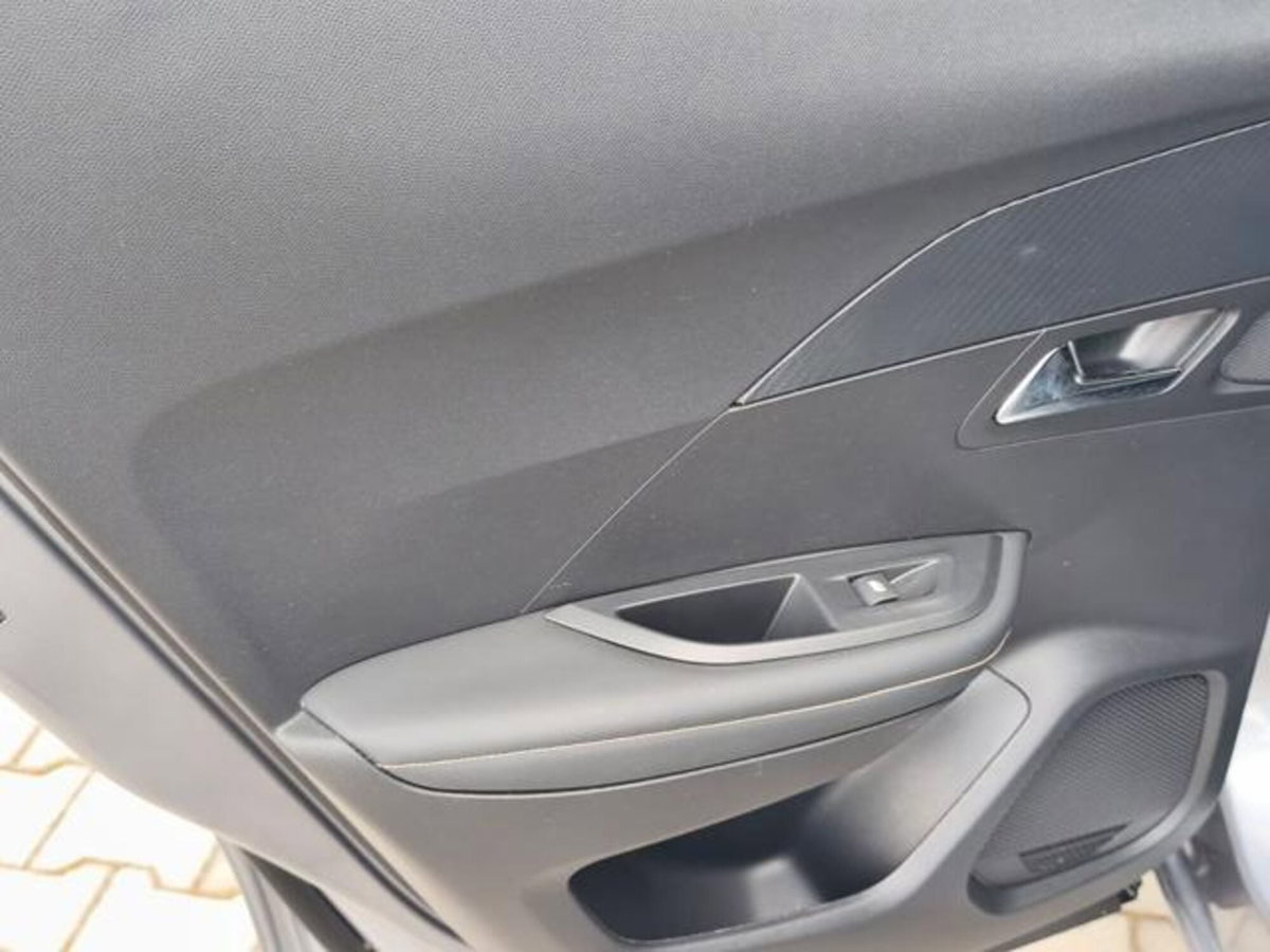 Peugeot 2008 BlueHDi 130 S&S EAT8 Allure Pack (12)