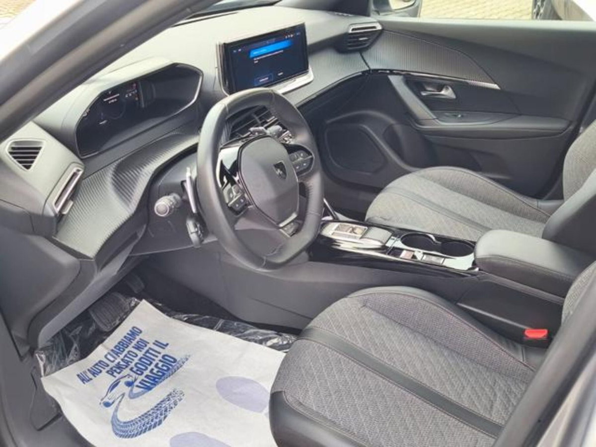 Peugeot 2008 BlueHDi 130 S&S EAT8 Allure Pack (7)