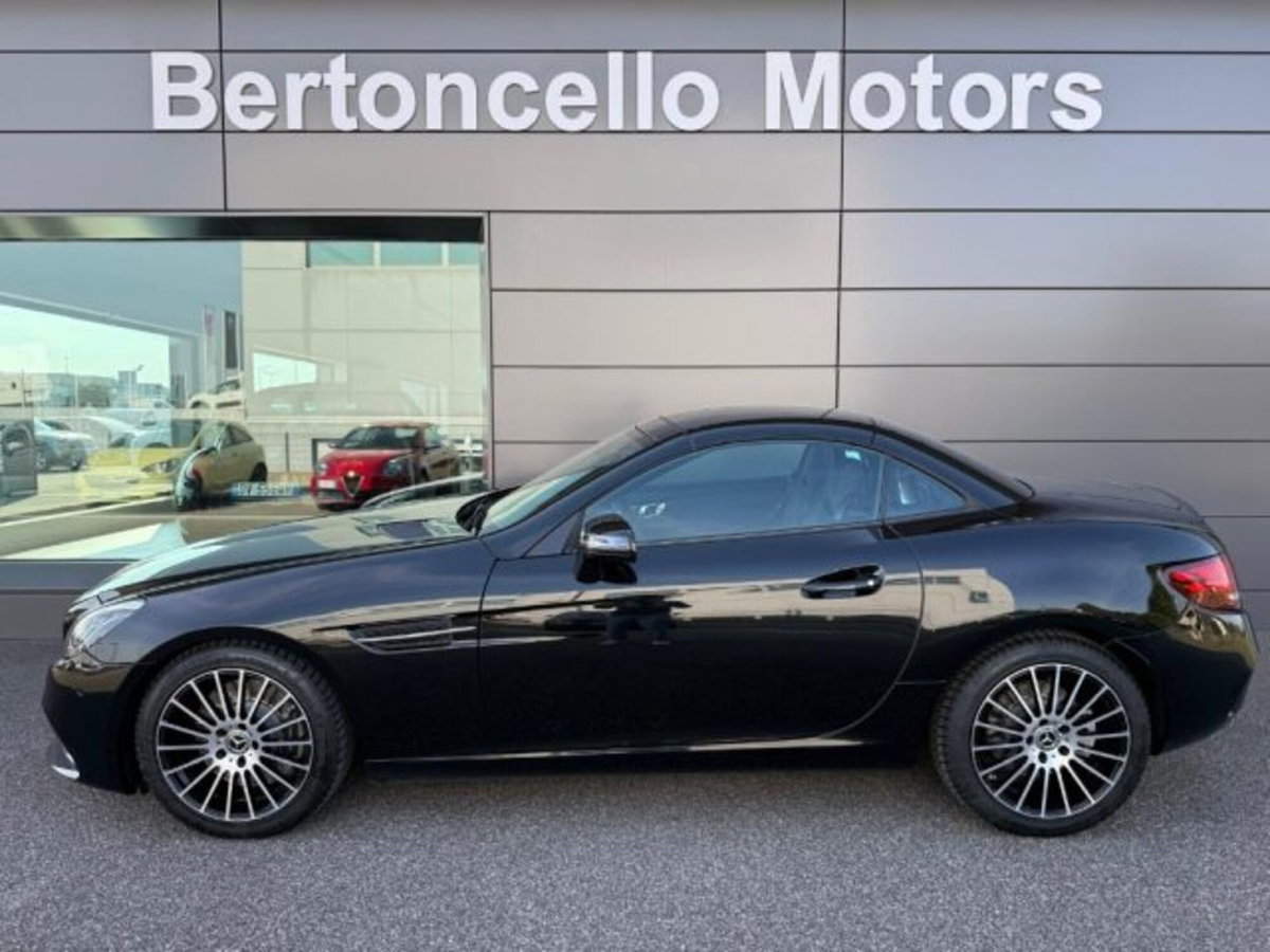 Mercedes-Benz SLC 250 d Premium (4)