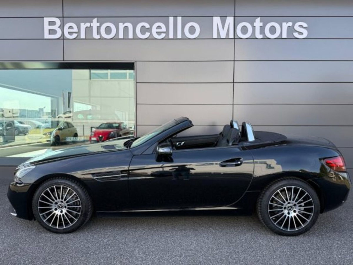 Mercedes-Benz SLC 250 d Premium (5)