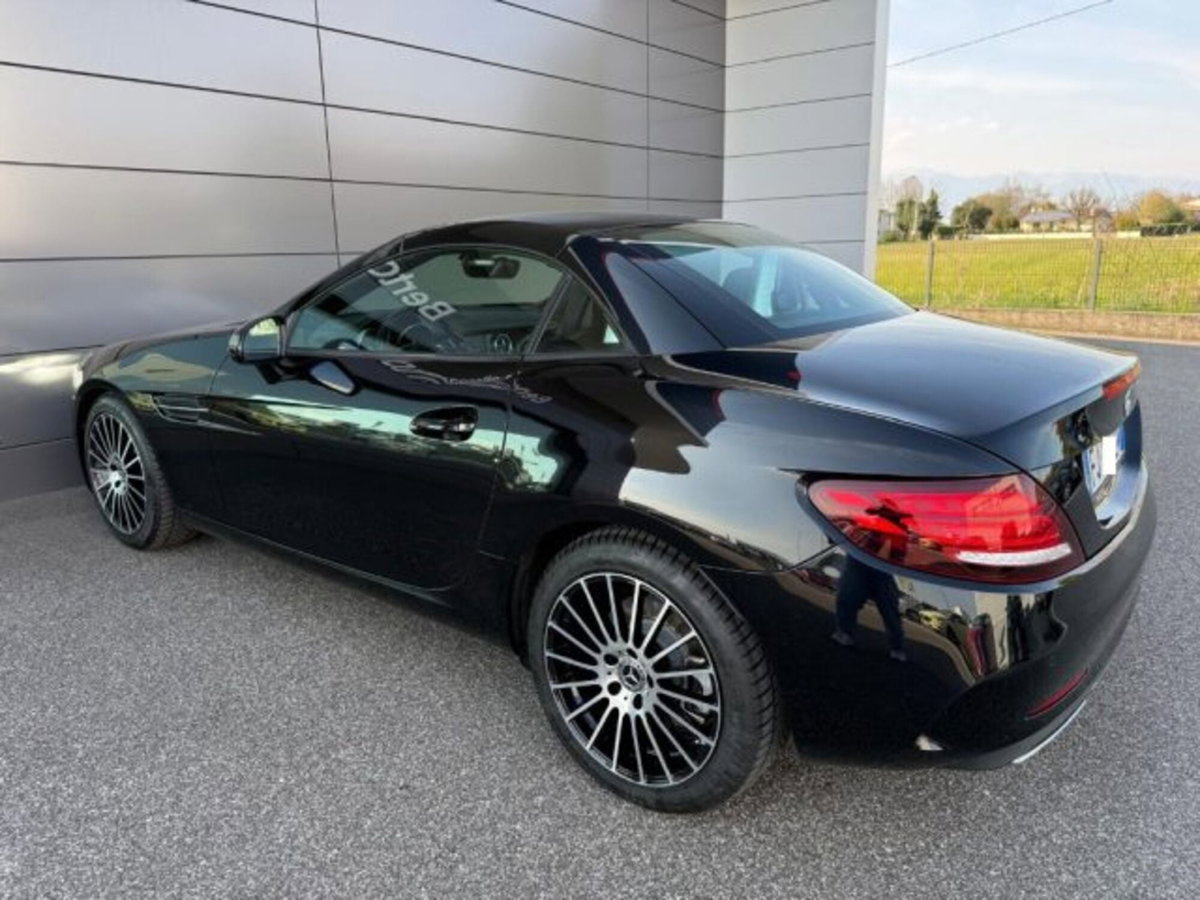 Mercedes-Benz SLC 250 d Premium (6)