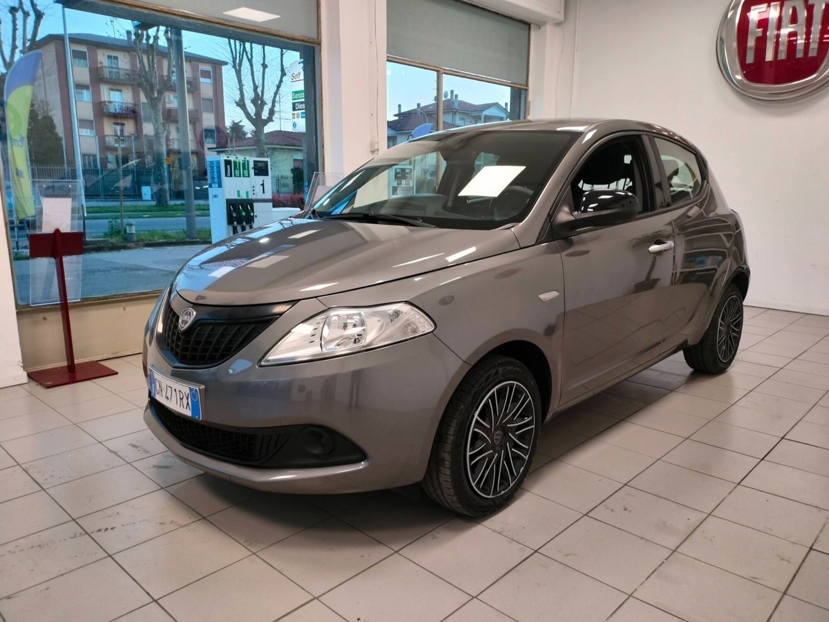 Lancia Ypsilon 1.0 FireFly 5 porte S&S Hybrid Silver Plus
