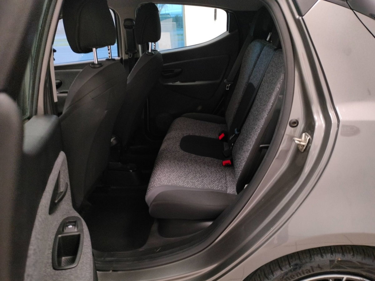 Lancia Ypsilon 1.0 FireFly 5 porte S&S Hybrid Silver Plus (10)