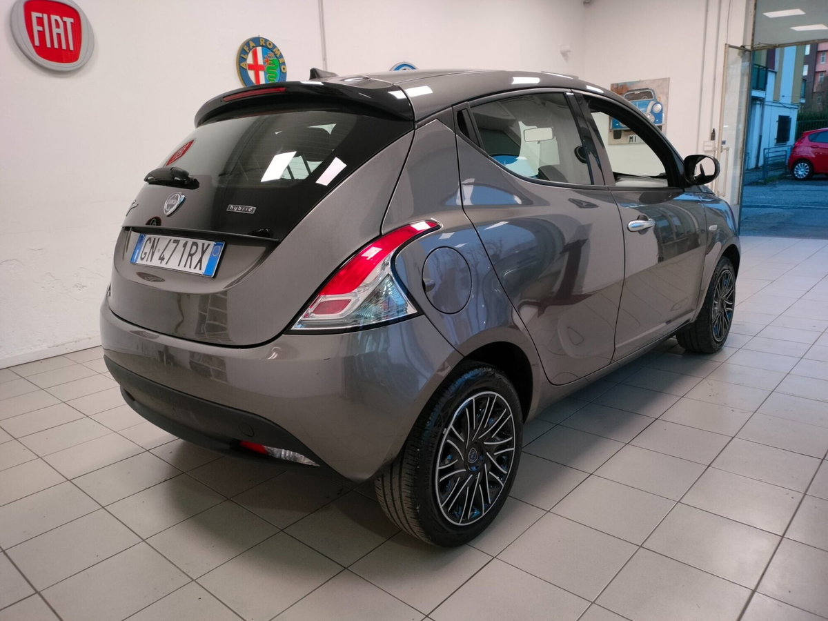 Lancia Ypsilon 1.0 FireFly 5 porte S&S Hybrid Silver Plus (12)