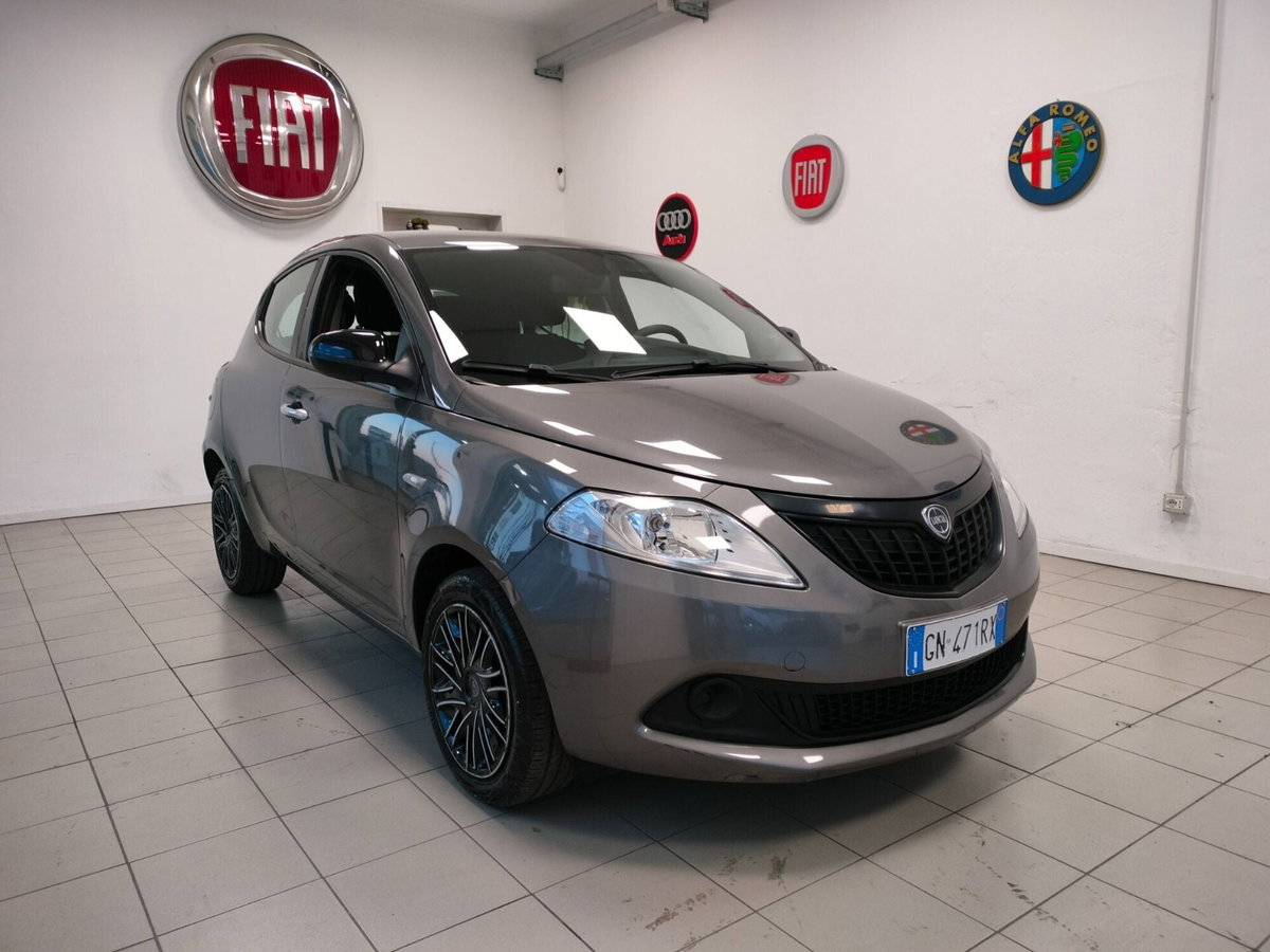 Lancia Ypsilon 1.0 FireFly 5 porte S&S Hybrid Silver Plus (3)
