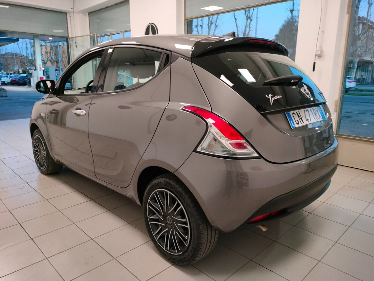 Lancia Ypsilon 1.0 FireFly 5 porte S&S Hybrid Silver Plus (4)