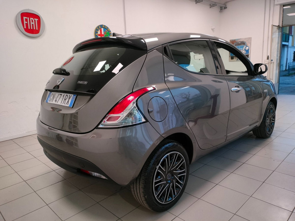 Lancia Ypsilon 1.0 FireFly 5 porte S&S Hybrid Silver Plus (6)