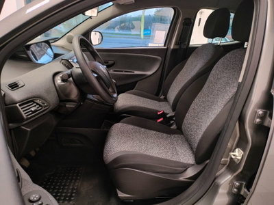 Lancia Ypsilon 1.0 FireFly 5 porte S&S Hybrid Silver Plus (8)