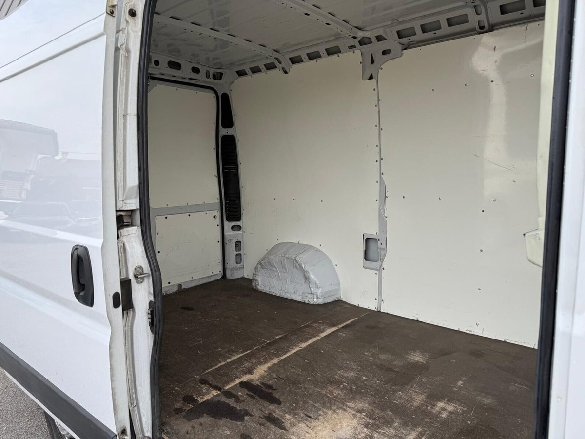 Peugeot Boxer Furgone 330 2.2 BlueHDi 140 S&S PC-TN Furgone Premium (4)