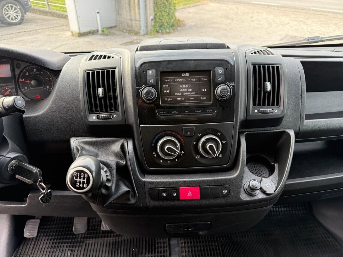 Peugeot Boxer Furgone 330 2.2 BlueHDi 140 S&S PC-TN Furgone Premium (9)