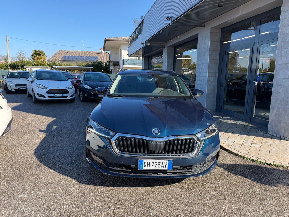 Skoda Octavia Station Wagon 1.5 G-TEC DSG Wagon Sportline (2)