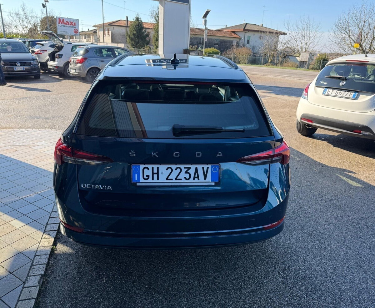 Skoda Octavia Station Wagon 1.5 G-TEC DSG Wagon Sportline (4)