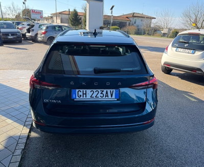 Skoda Octavia Station Wagon 1.5 G-TEC DSG Wagon Sportline (4)
