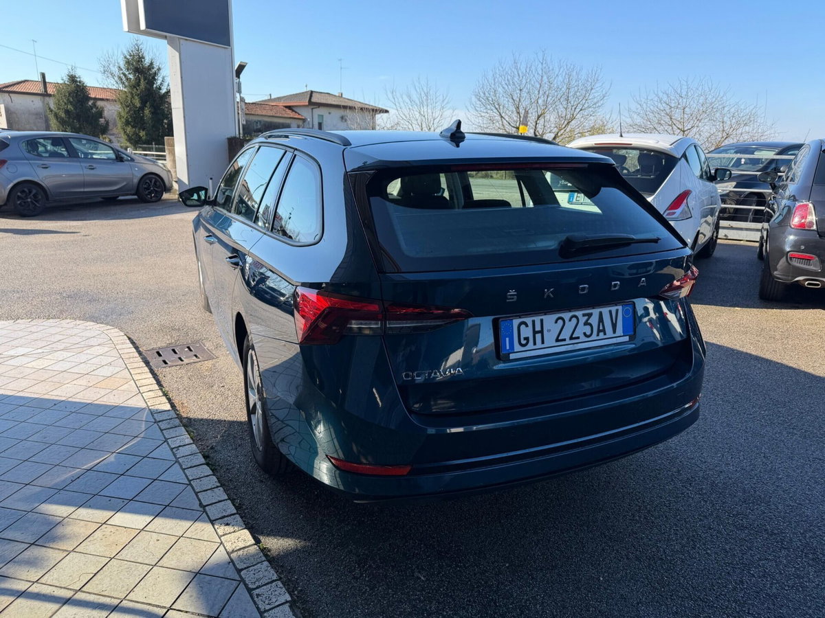 Skoda Octavia Station Wagon 1.5 G-TEC DSG Wagon Sportline (5)